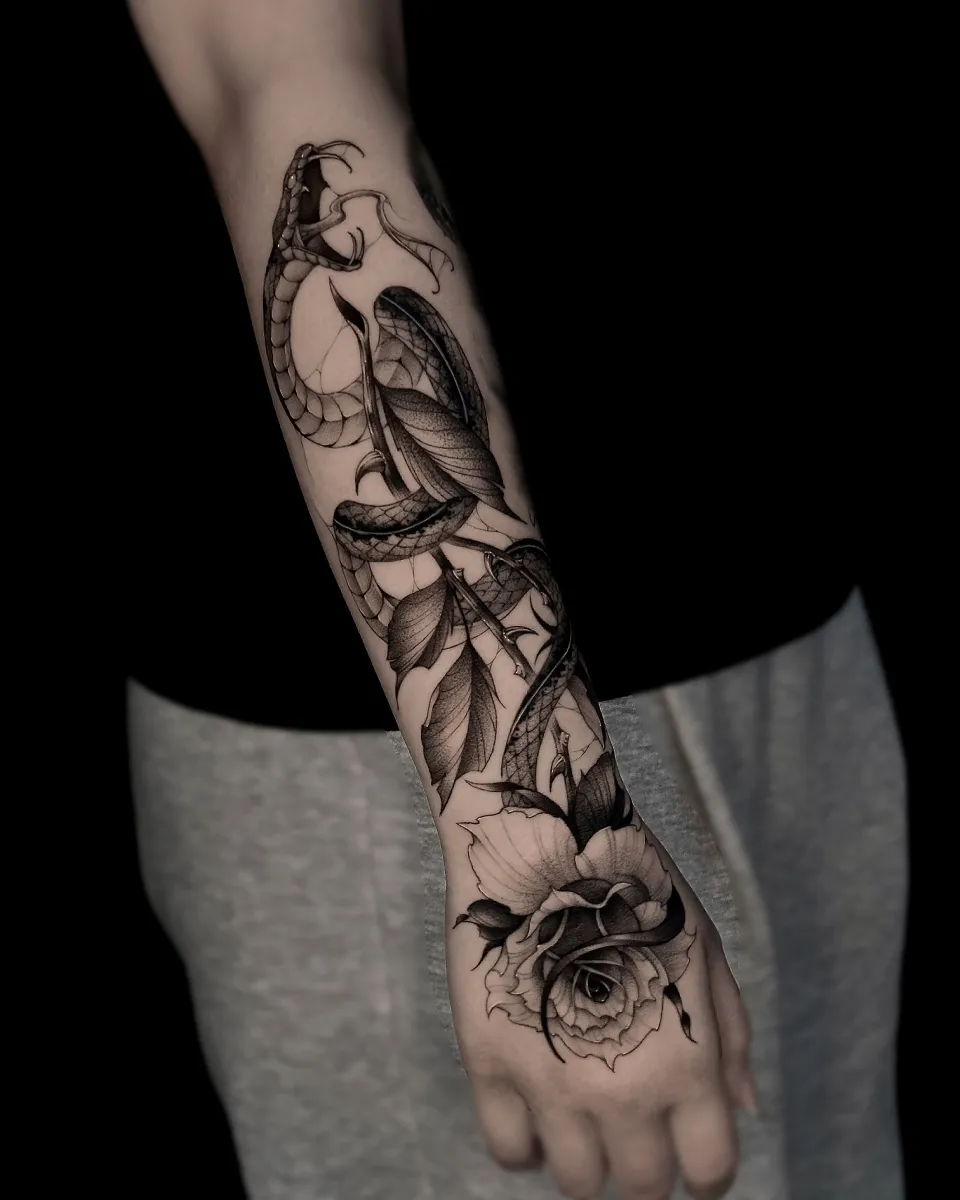 뱀 장미 블랙워크 타투