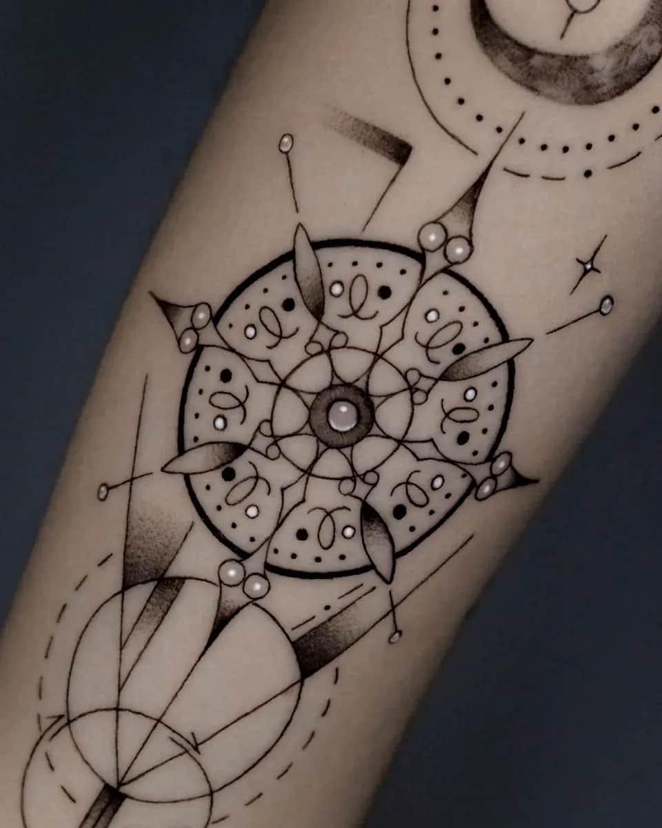 나침반 기하학 라인타투 블랙워크