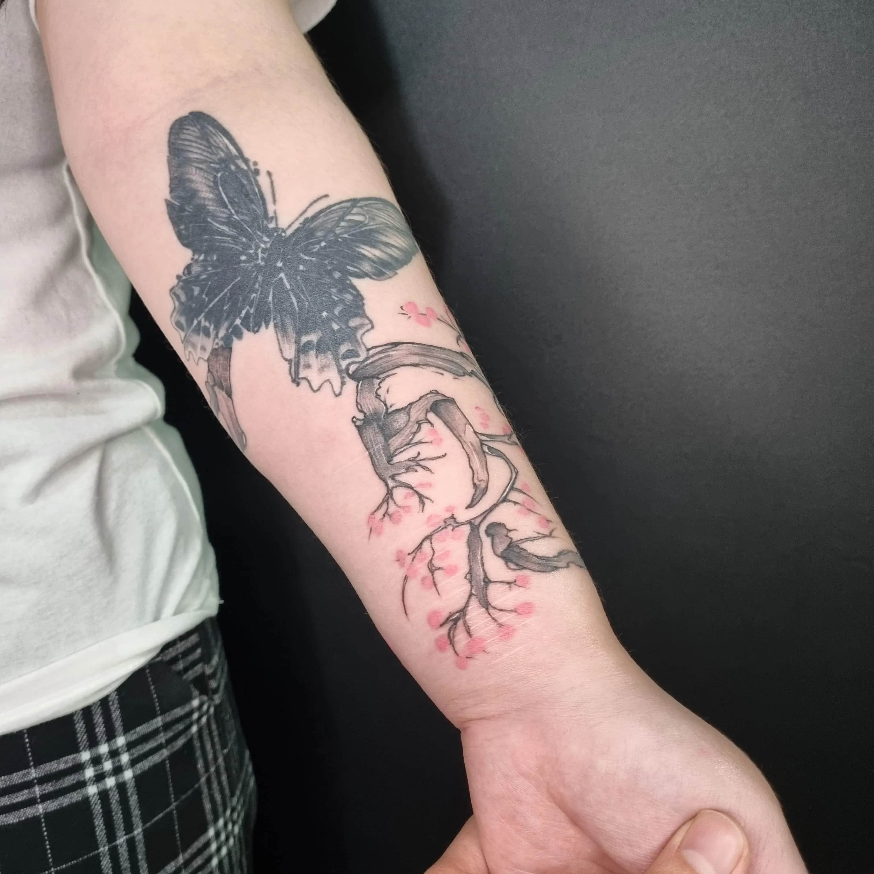 매화타투, 꽃타투, 커버업타투, 여자타투, 팔타투, 손목타투, 손등타투, 홍대타투