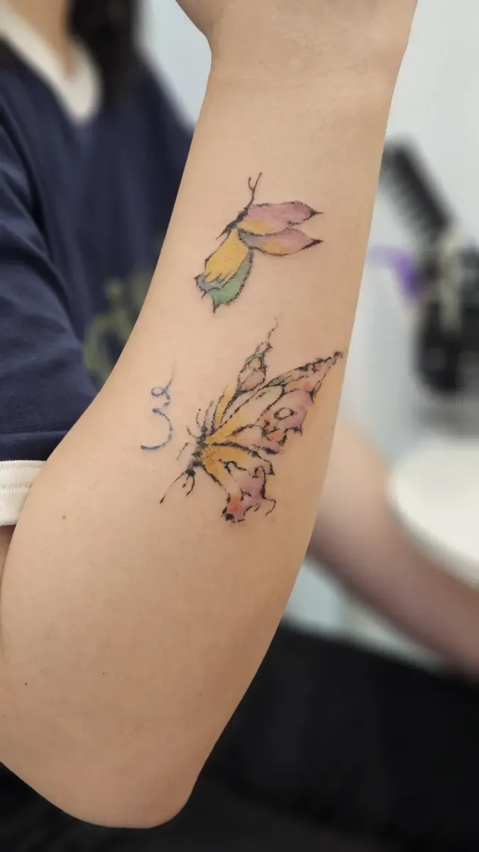 컬러 나비 타투
