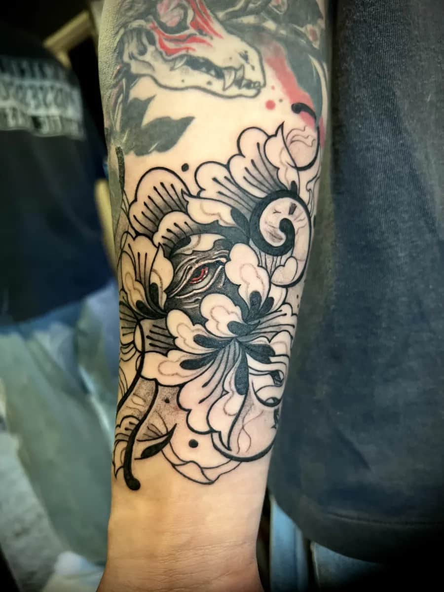 묘당타투 꽃과 함께