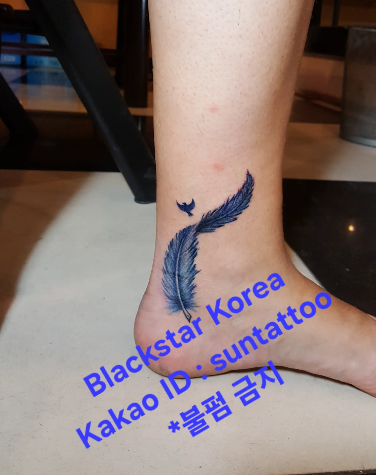 발목 깃털과 새 타투