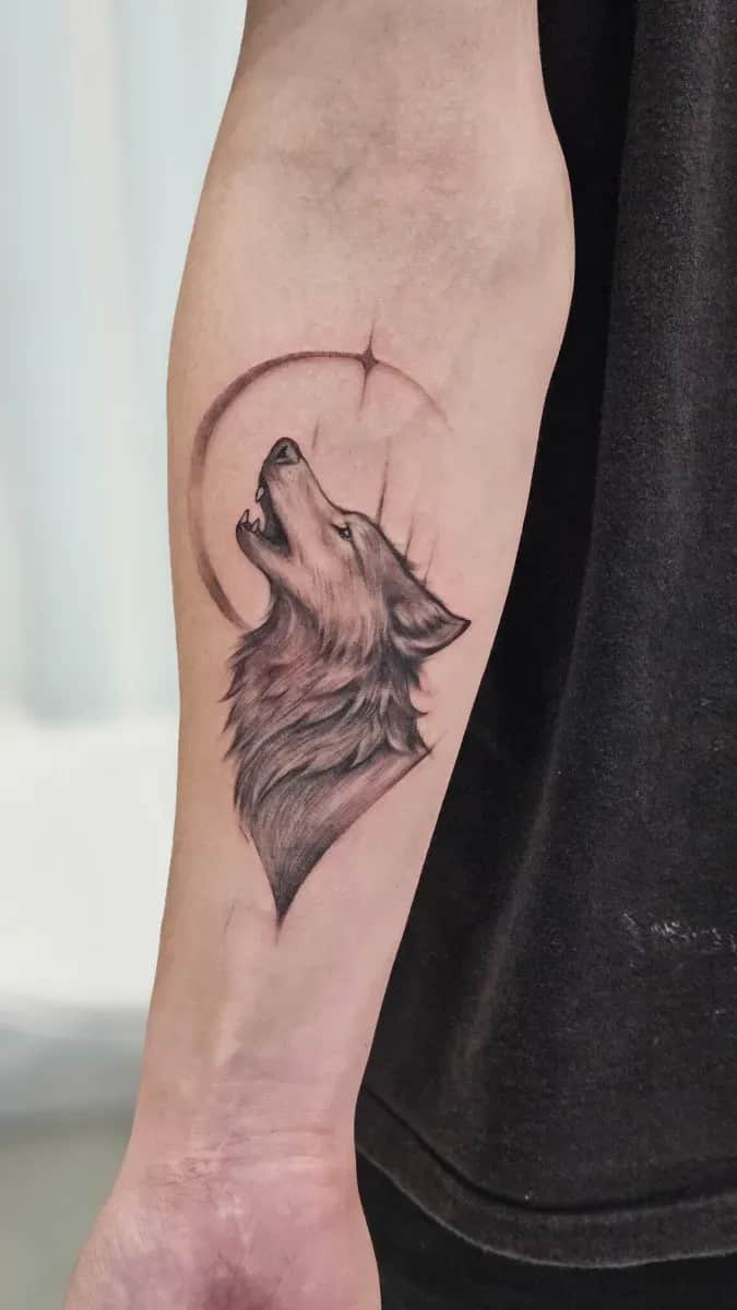 울부짖는 늑대 타투