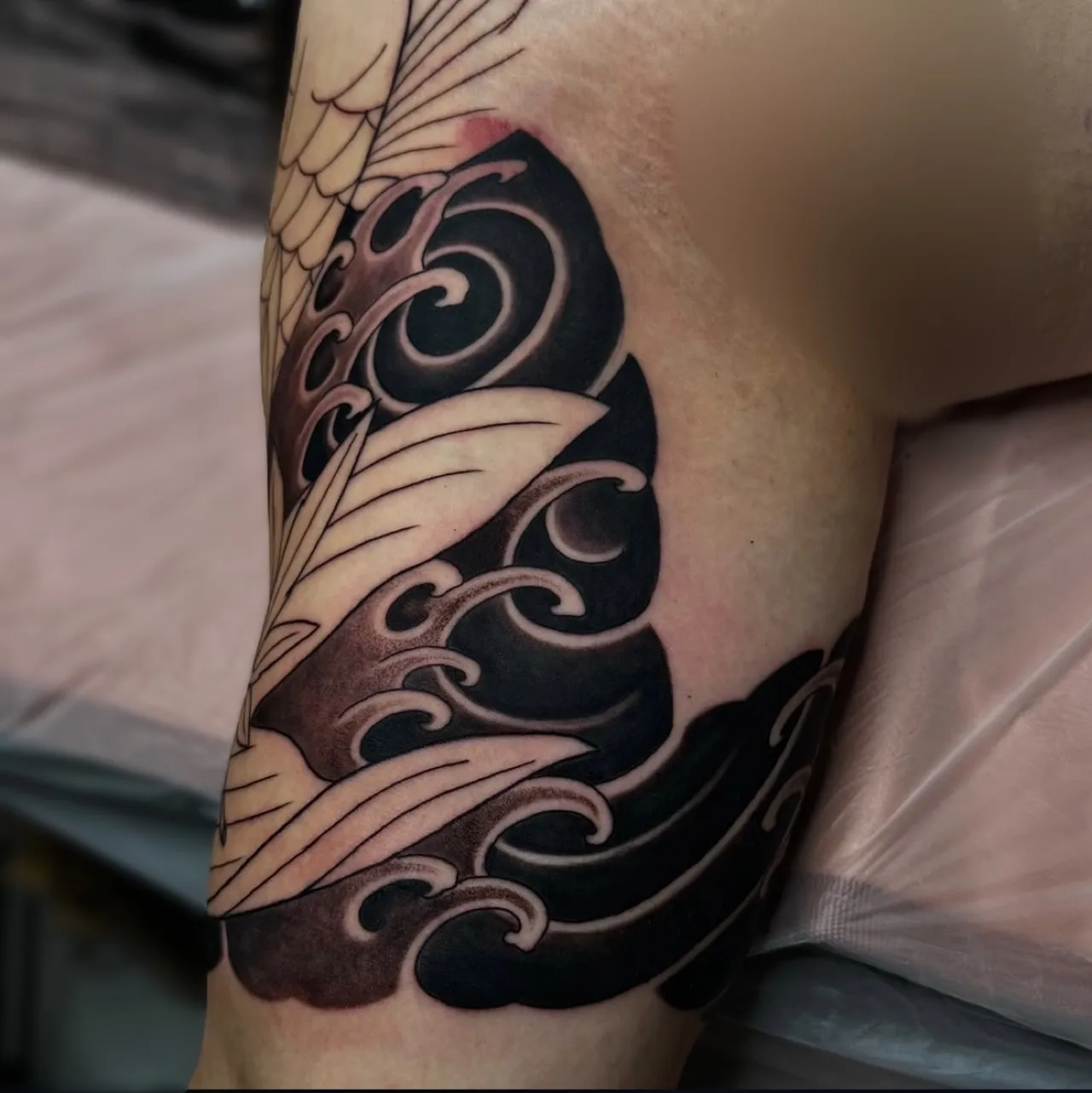 가슴반팔 배경명암작업