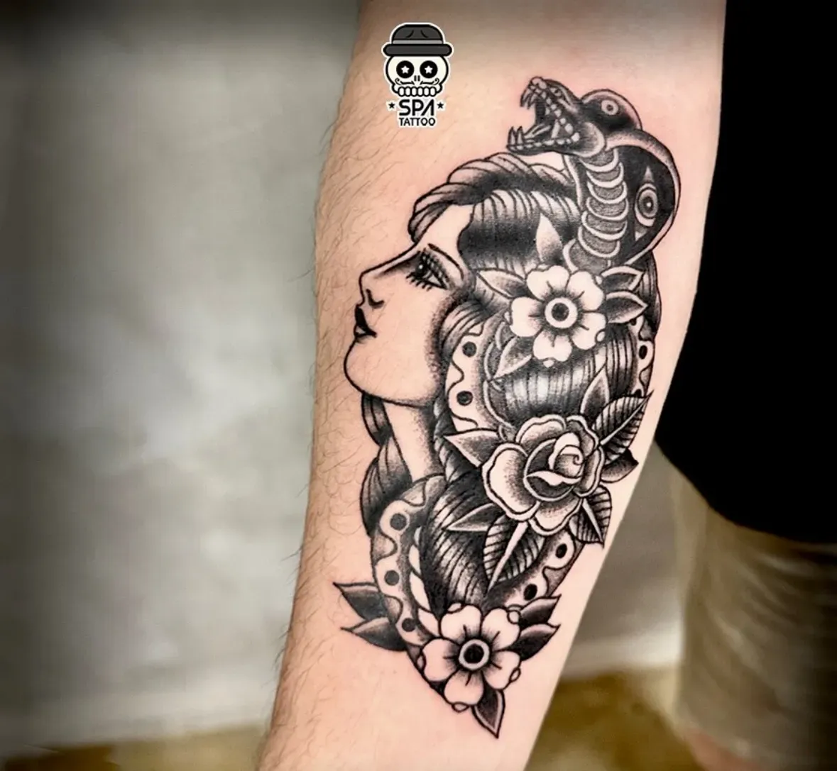 올드 블랙스쿨 뱀 과 여인