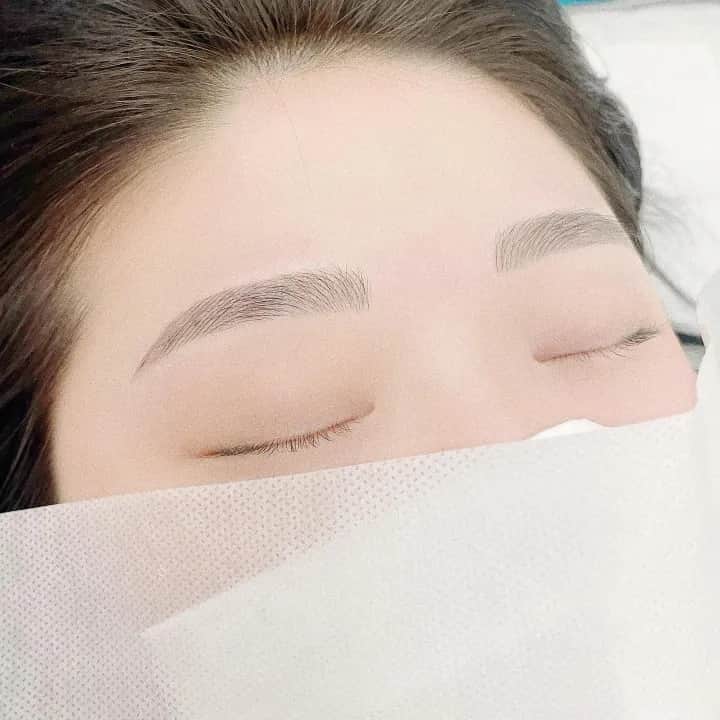 여자 자연눈썹