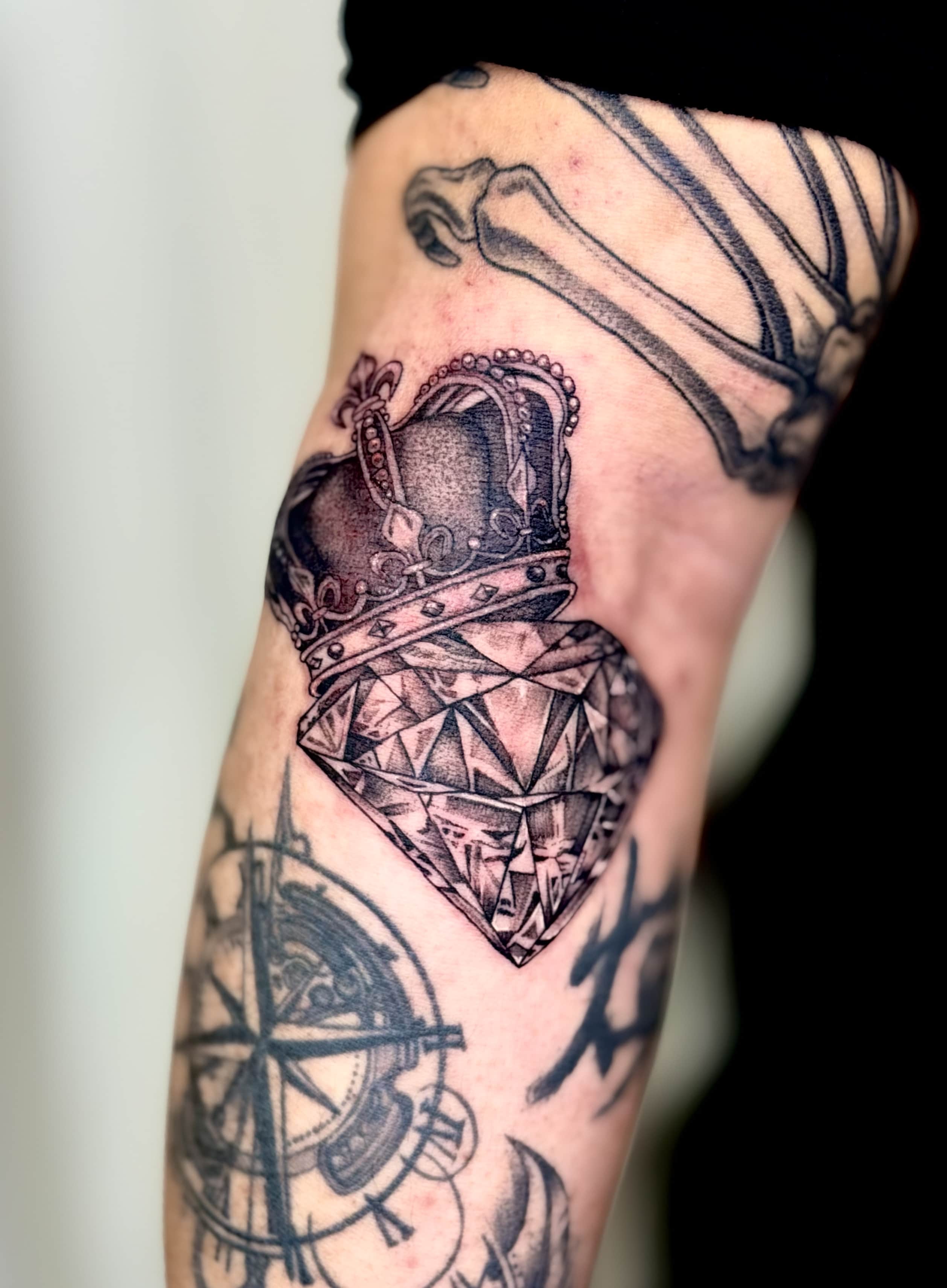 ๋ค์ด์ด๋ชฌ๋์๊ด