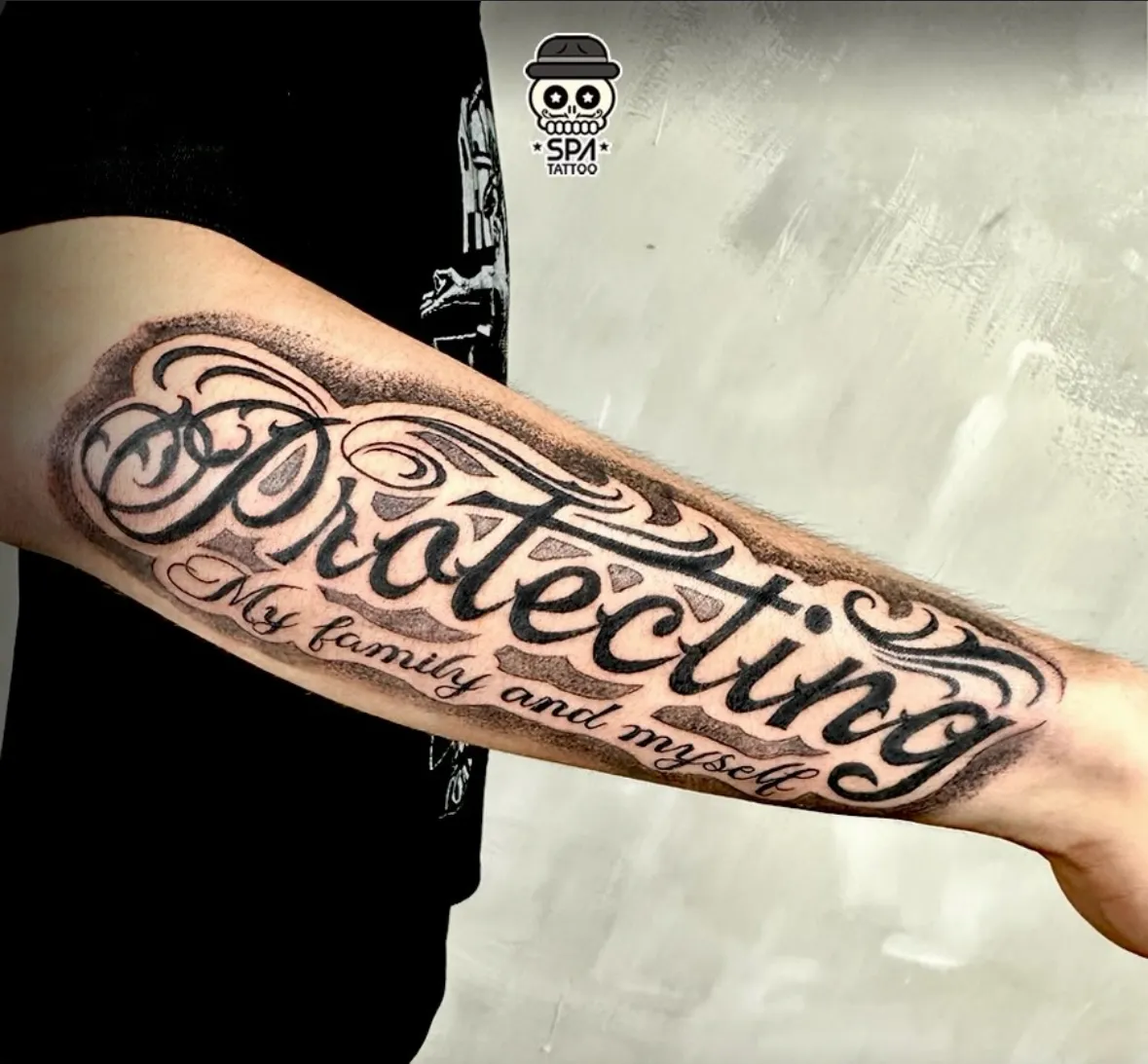 아래팔 치카노 레터링