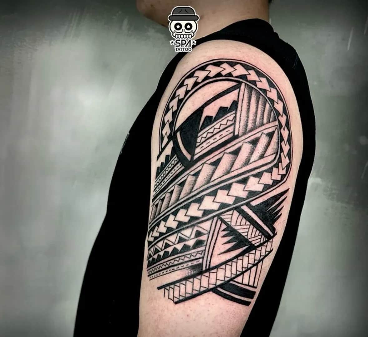 ์ํ ํด๋ฆฌ๋ค์์ ๋ง์ค๋ฆฌ ํํฌ