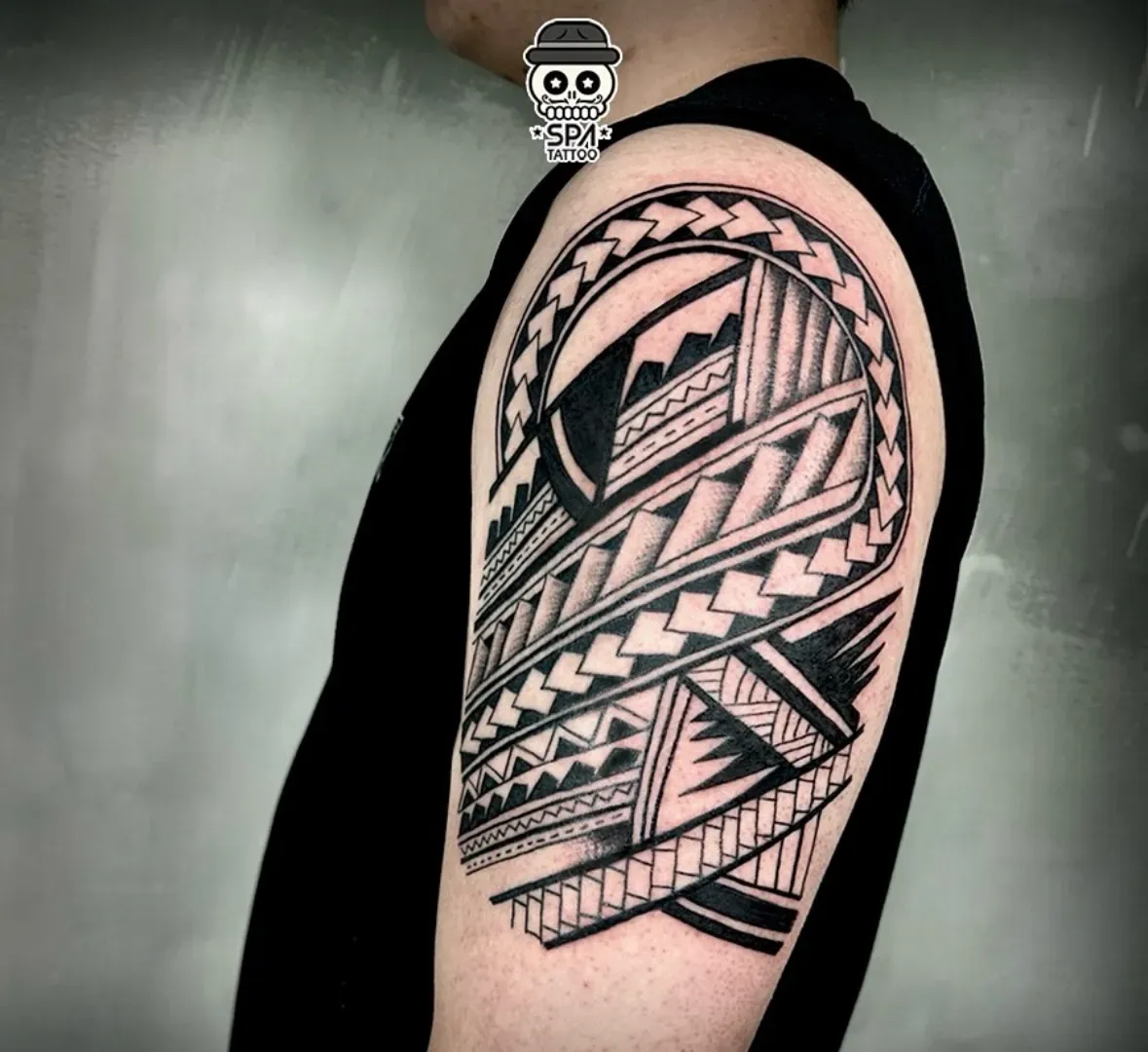 윗팔 폴리네시안 마오리 타투 - 1
