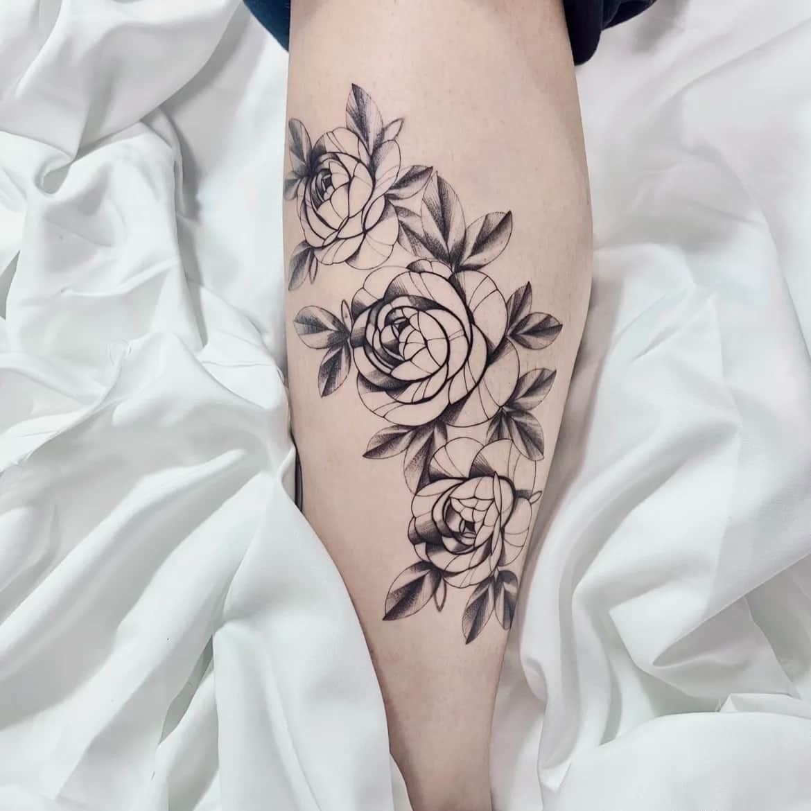 종아리에 핀 꽃 세송이 🌹