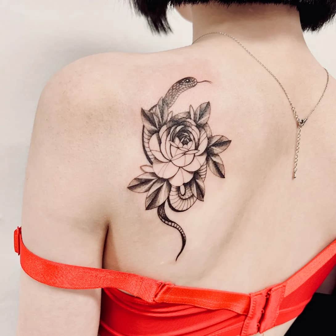 뱀과 꽃 한송이 🌹