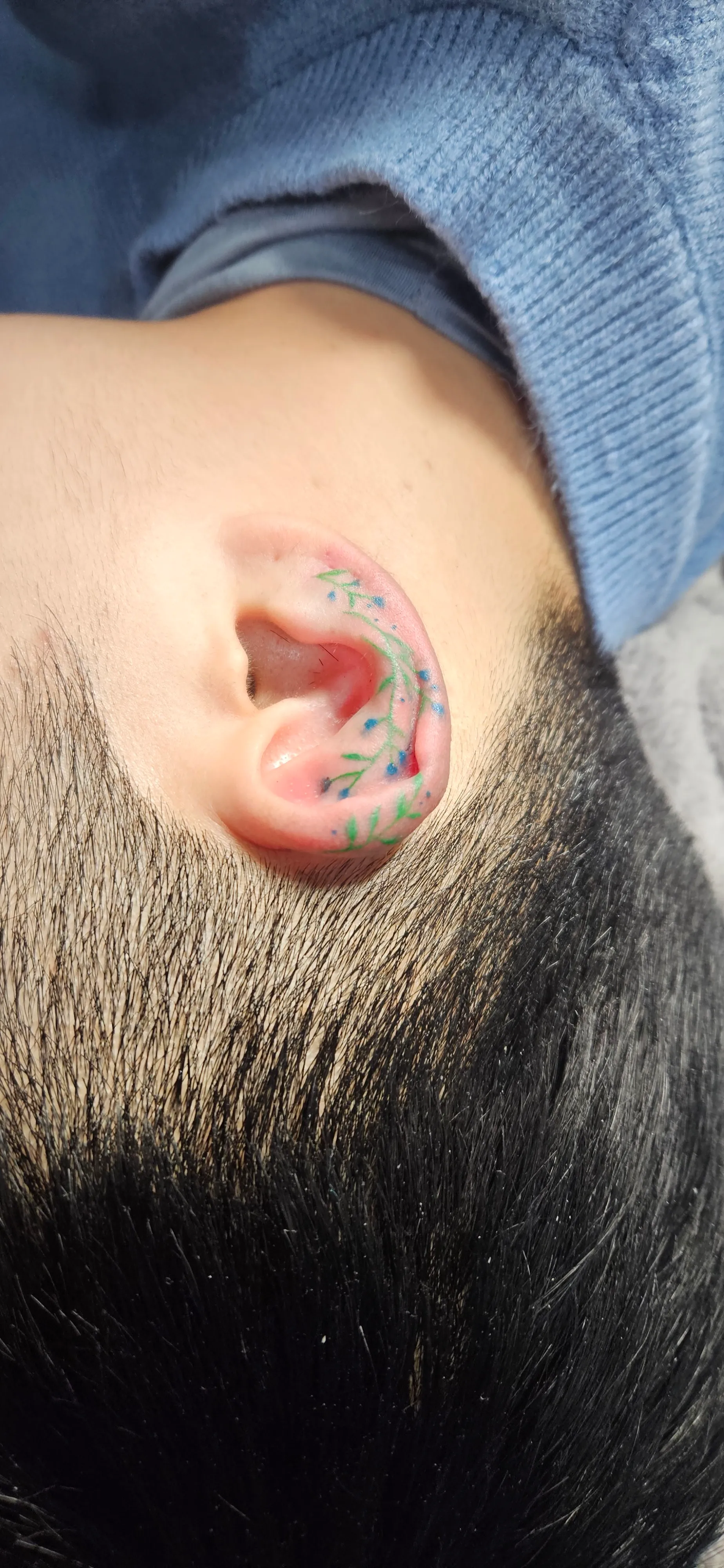 미니 컬러타투 귀 부위