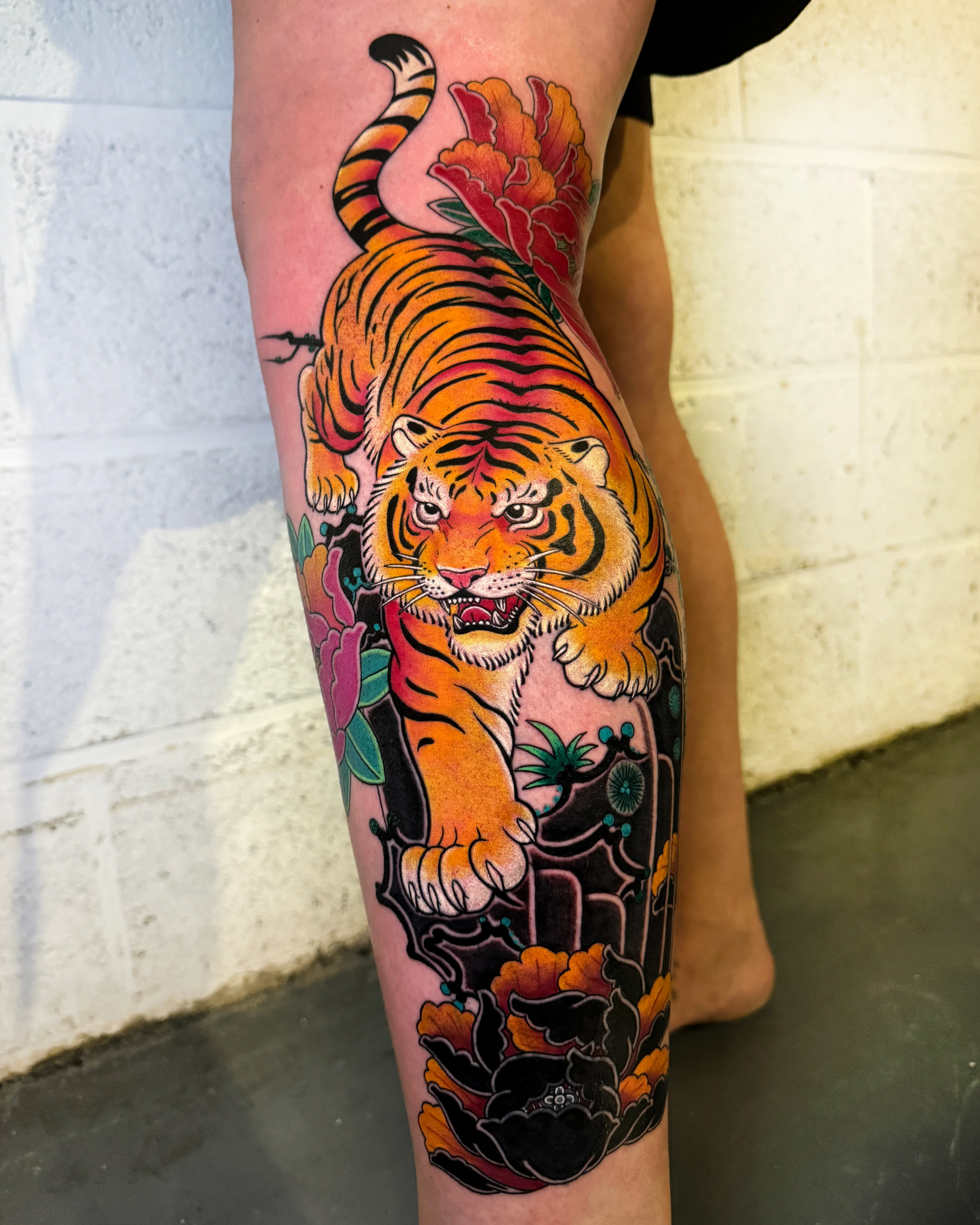 오리엔탈타투 호랑이타투 다리타투 뉴스쿨타투 부천타투 인천타투 시흥타투 제로타투