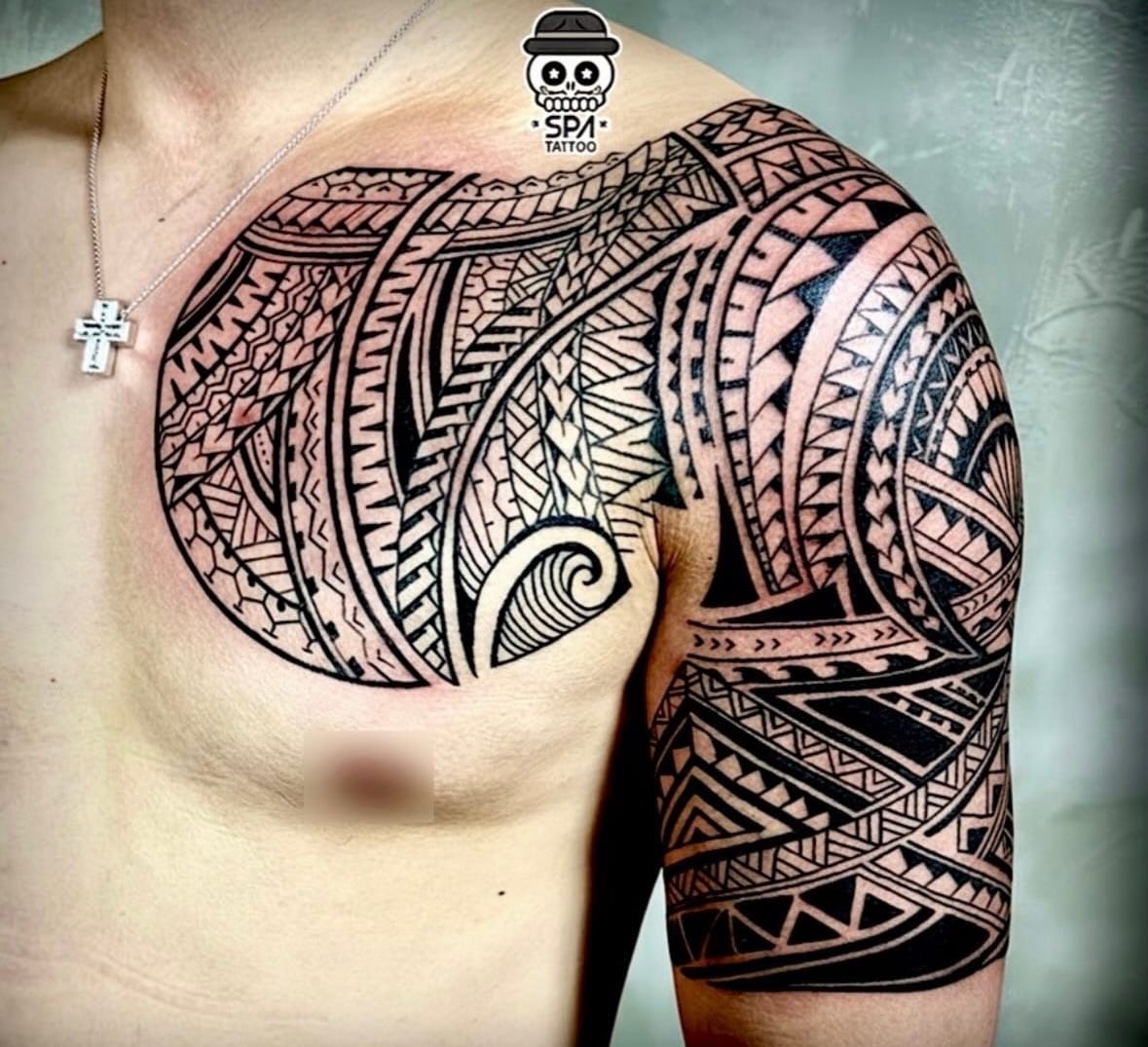 ํด๋ฆฌ๋ค์์ ๋ง์ค๋ฆฌ ๊ฐ์ด ๋ฐํ ํํฌ