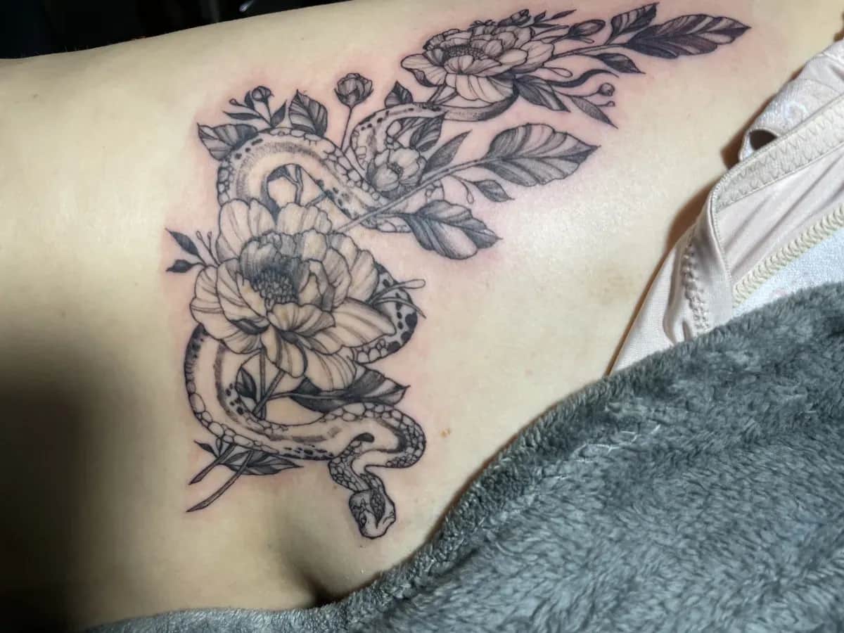 가슴 옆 흉터 커버업타투