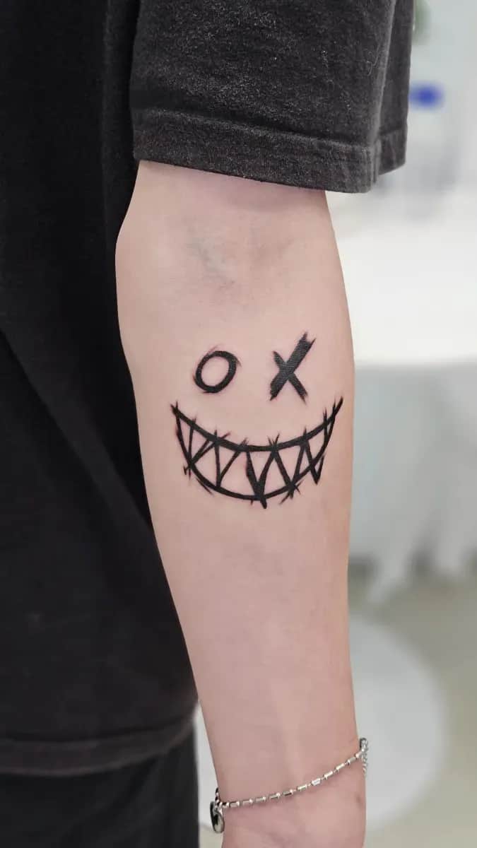 스마일 페이스 타투