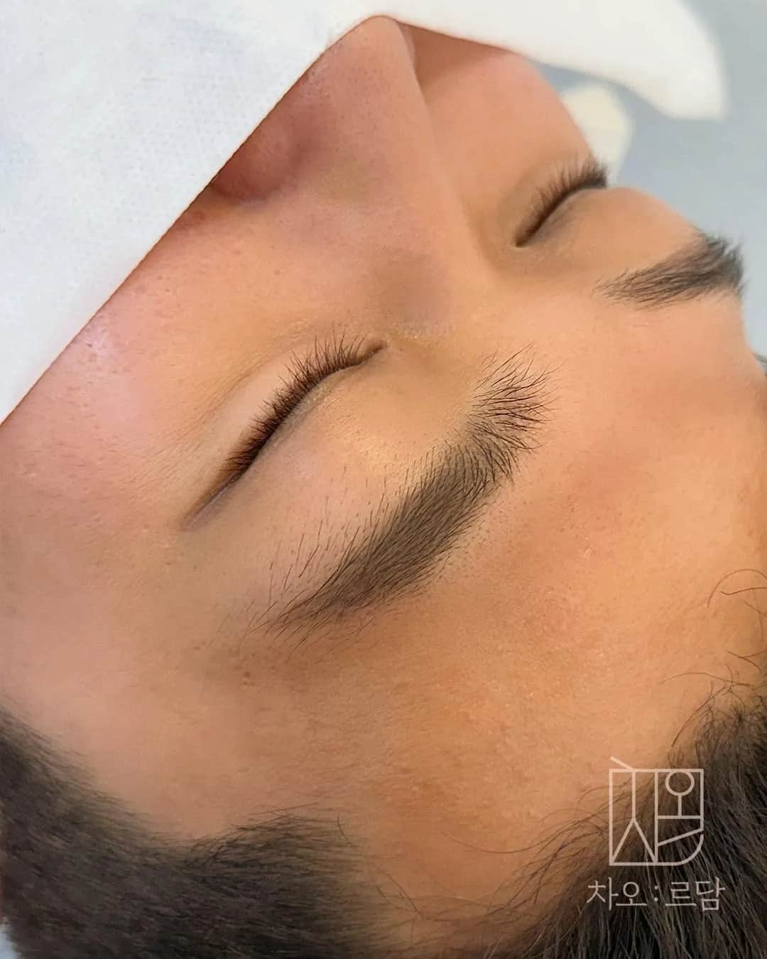 차오르담 남자눈썹 탈각 후 리터치 후