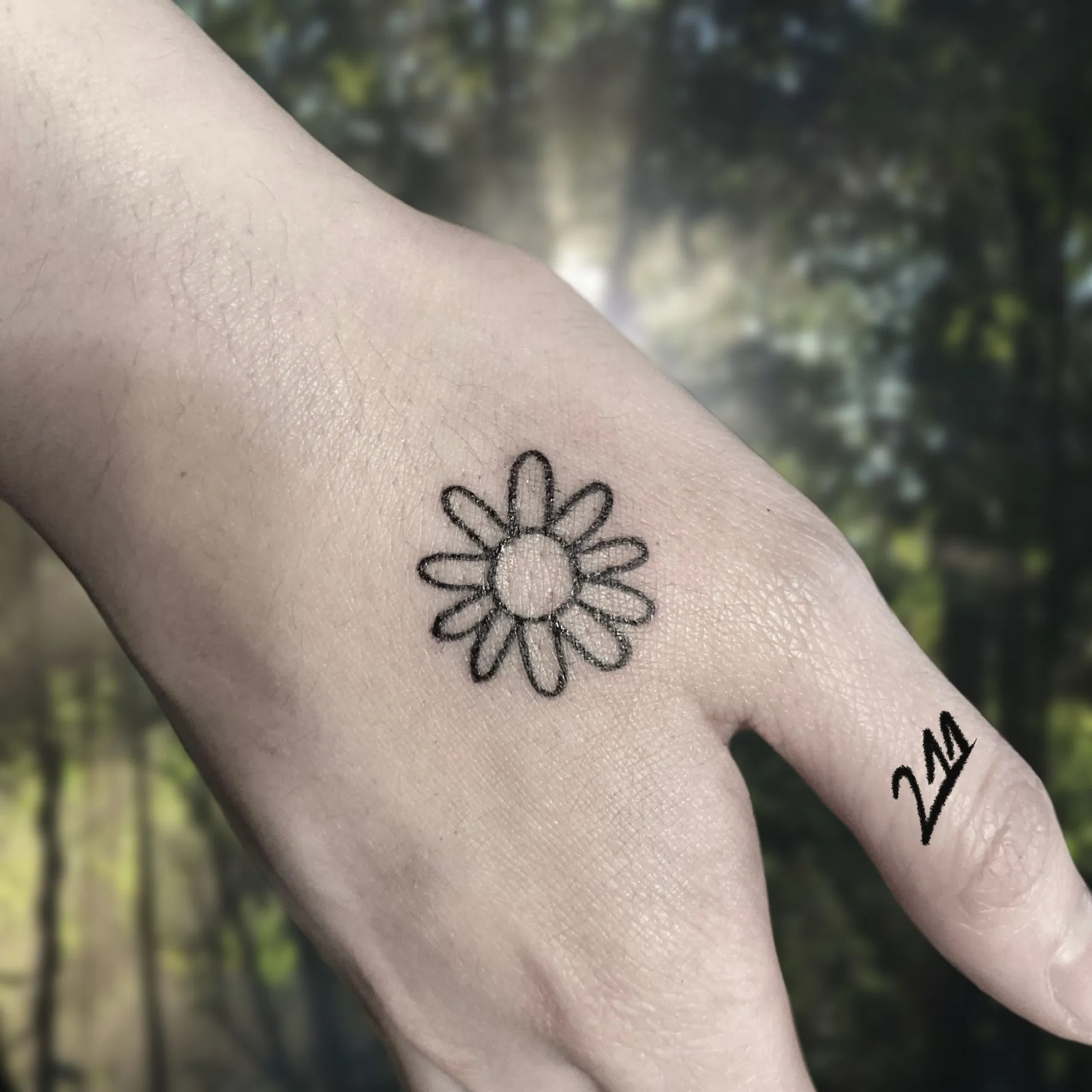 손등 꽃 타투 - 1
