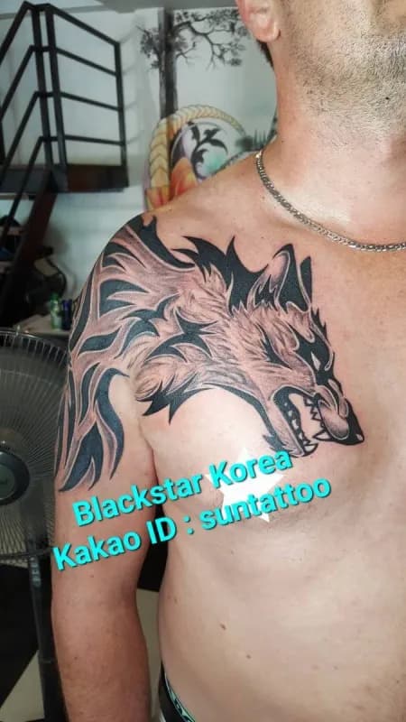 가슴 늑대 타투 - 1