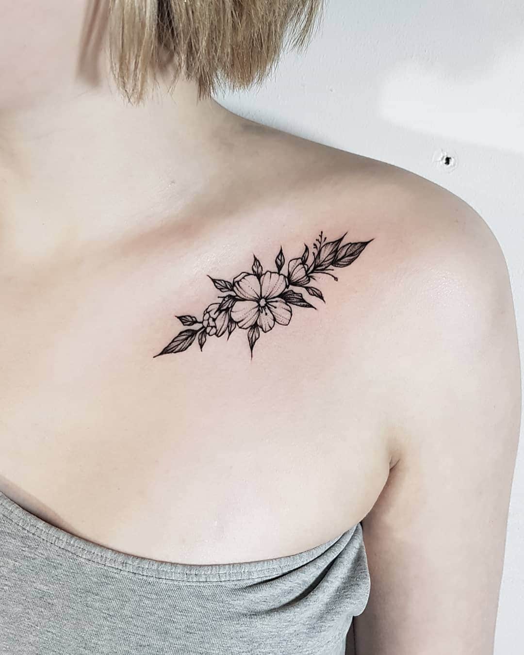 기존 흉터를 새로운 디자인으로 덮어 완성한 작품