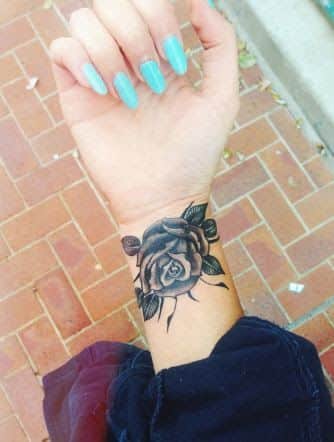 흉터 눈에 띄지 않도록 부드럽게 표현한 작품