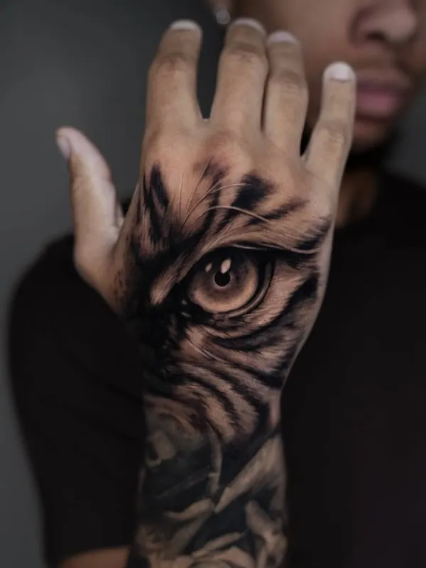 호랑이 손등타투