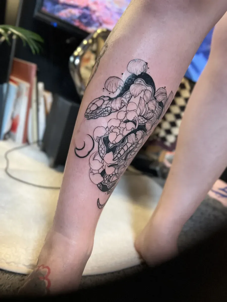 묘당타투 뱀과 국화 - 1