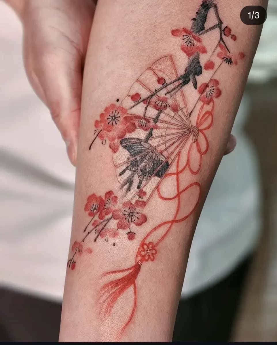 동양 수묵화 부채와 매화나무