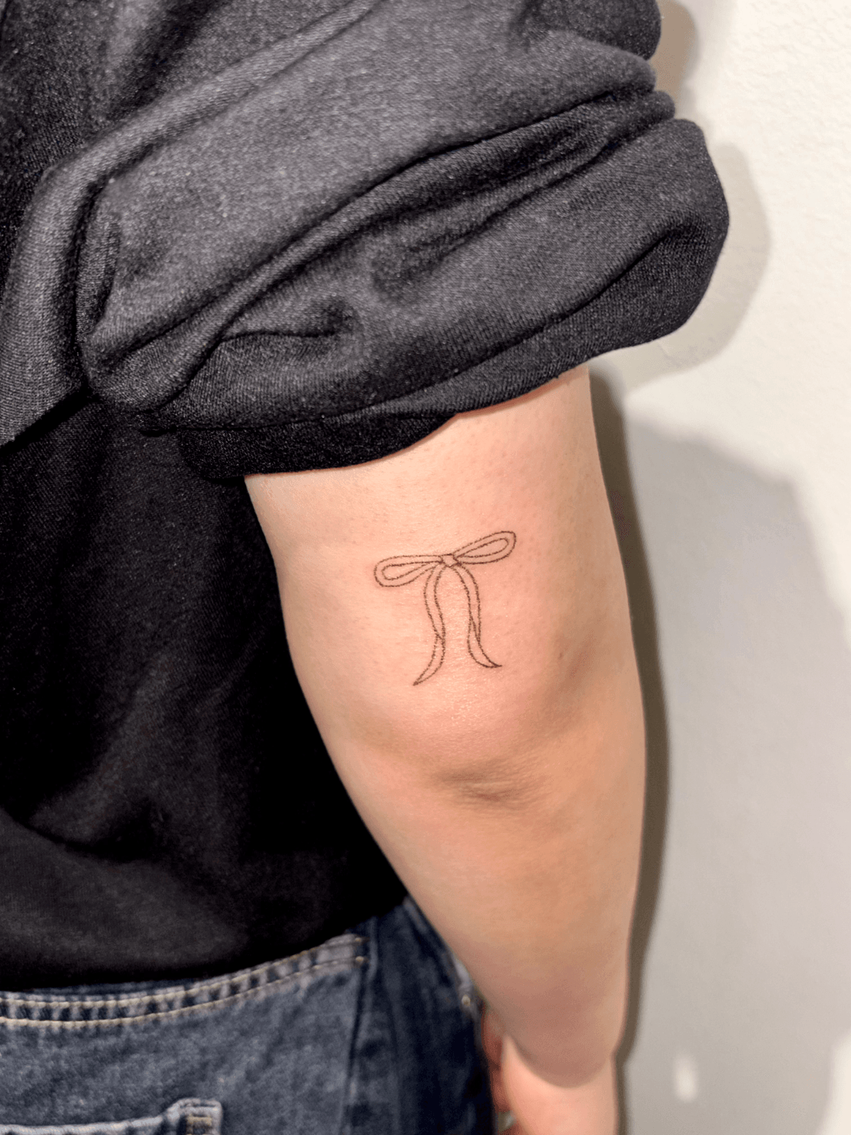 🖤팔꿈치 위 리본 타투🖤