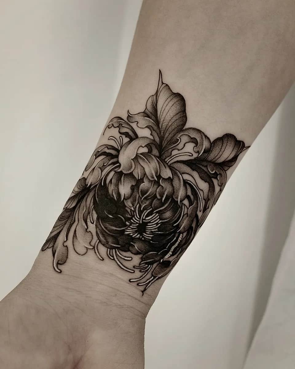 손목 국화 블랙워크 타투