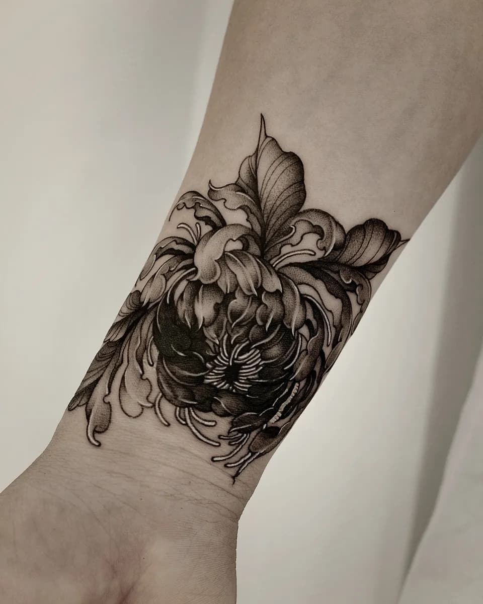 손목 국화 블랙워크 타투 - 1