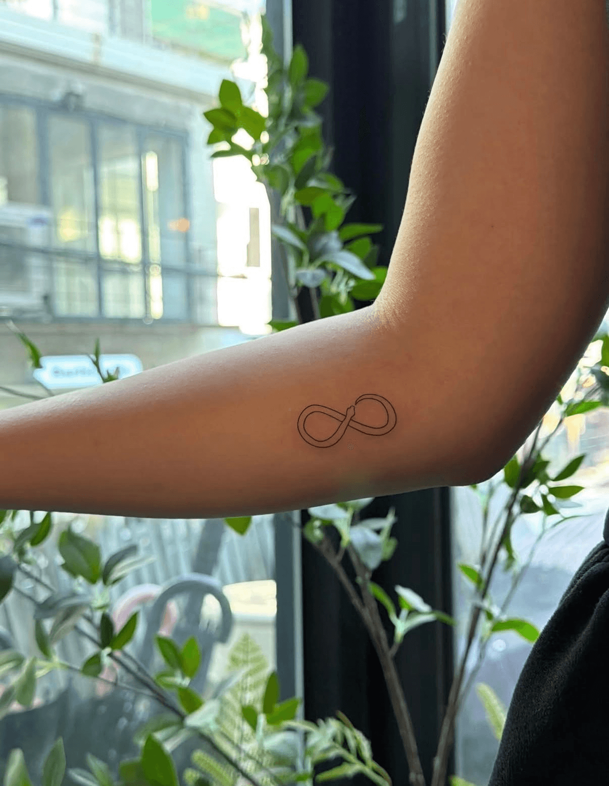 뱀 타투,뫼비우스의 띠 타투