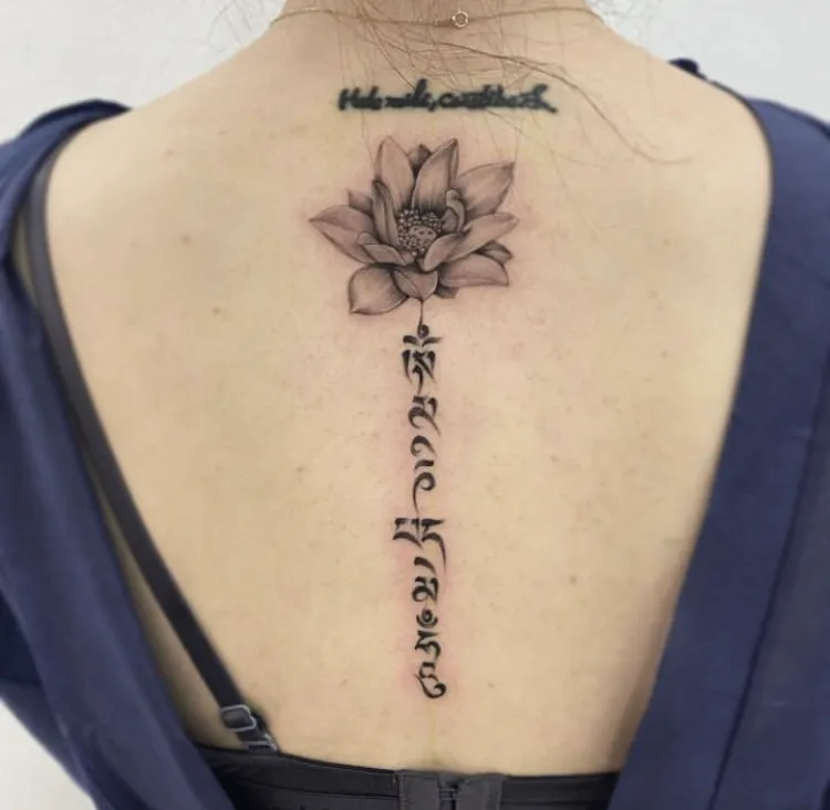 연꽃과 옴마니반메훔