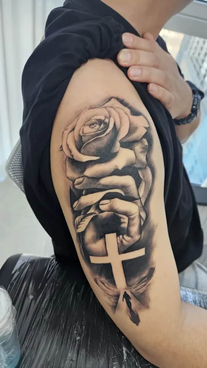 장미 & 십자가 타투