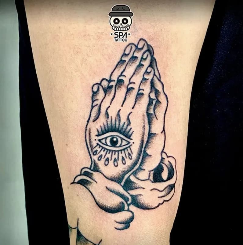 올드스쿨 기도하는 손 타투 - 1