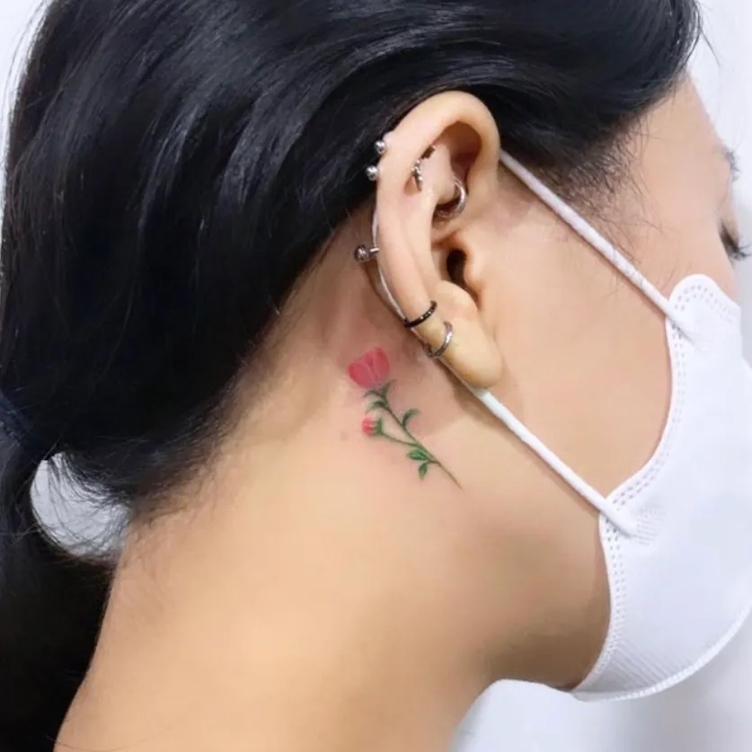 귀 꽃타투