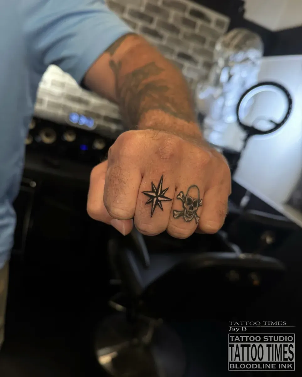 손가락 - 타투타임스