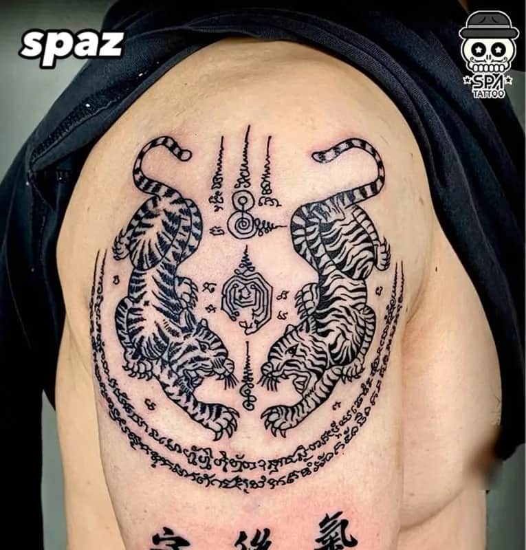 ์น์ํธ ํ๊ตญ ์ ํต ํํฌ