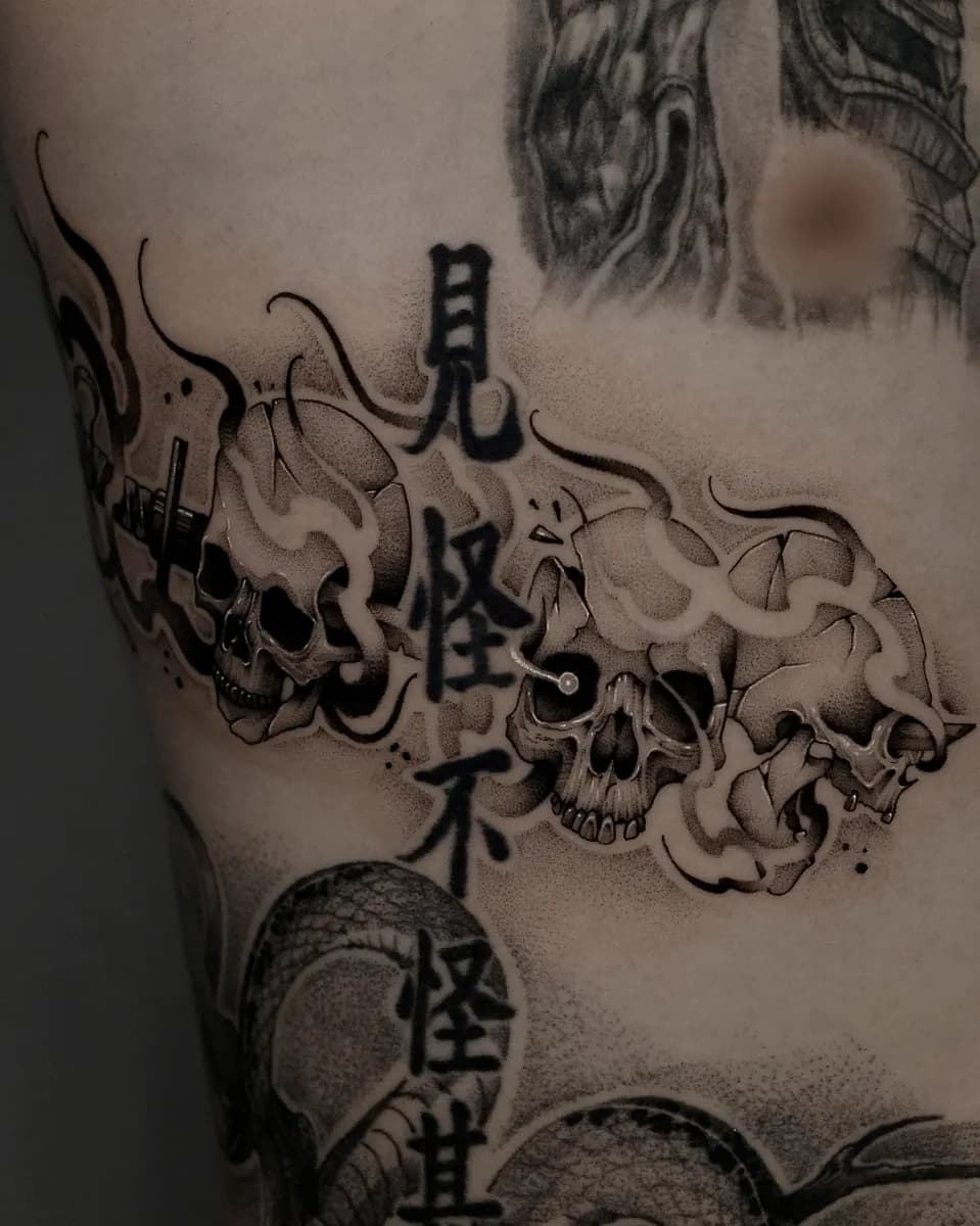 해골 칼 옆구리 블랙워크 타투 - 1