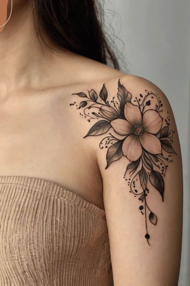 자연스럽게 스며들듯 커버한 어깨타투