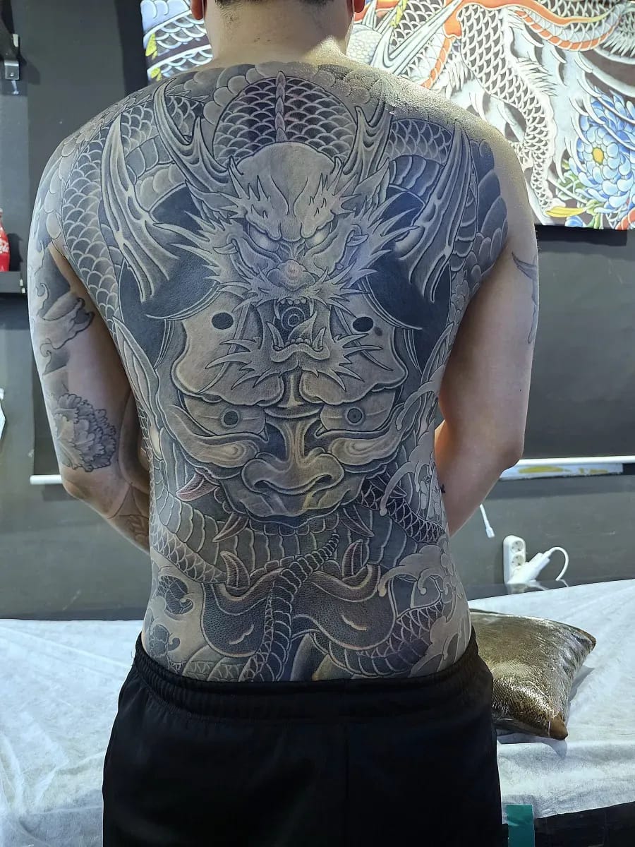 한야 용 등타투