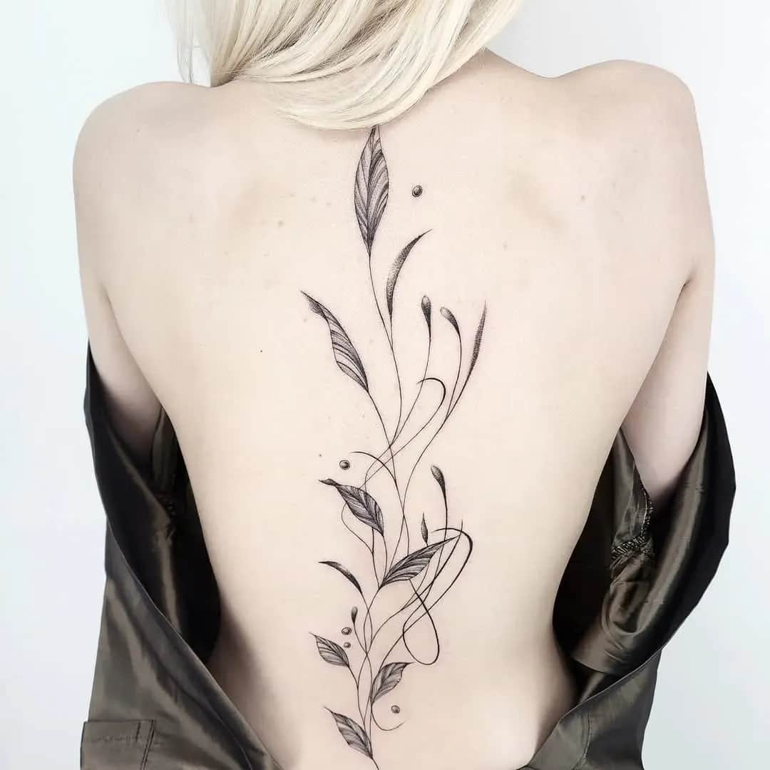 등 척추 나뭇잎타투