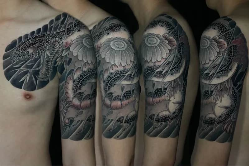 이레즈미가슴반팔타투 가슴반팔타투 이레즈미뱀