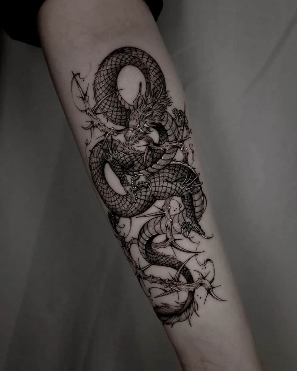 용 가시 블랙워크 타투