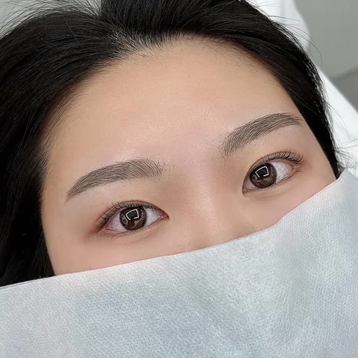 은은한 잔흔위에 자연눈썹