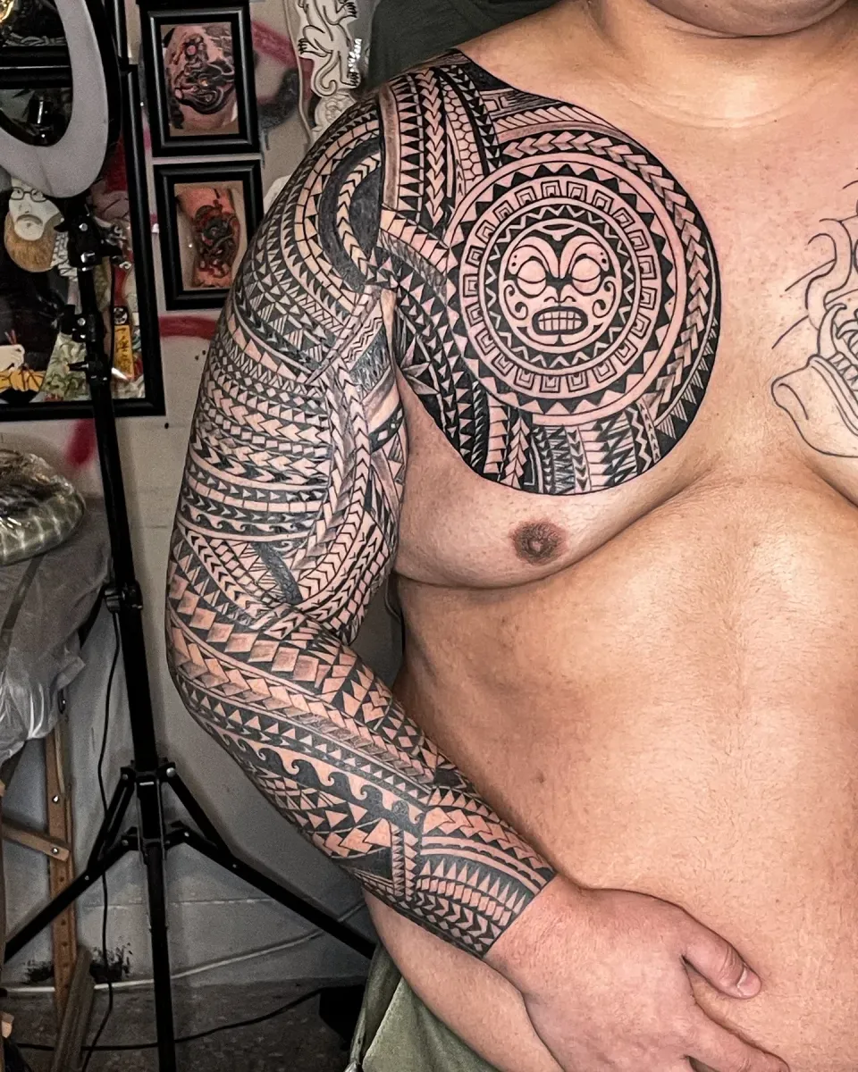 가슴 긴팔 폴리네시안