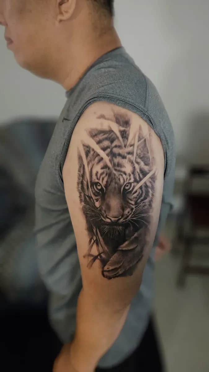 리얼리즘 호랑이 타투