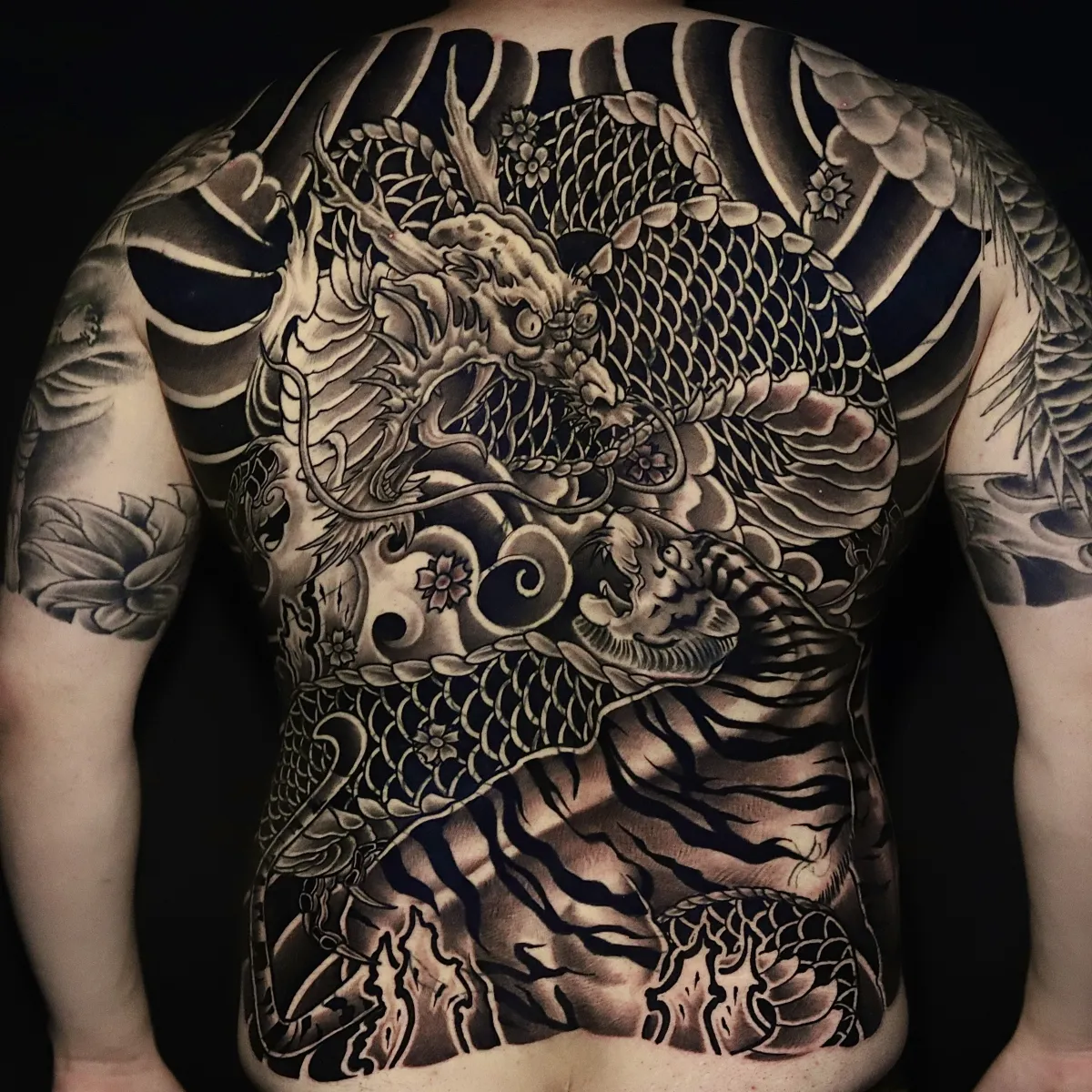 ์ฉํธ์๋ฐ ์ปค๋ฒ ๋ฐ ํฐ์น์